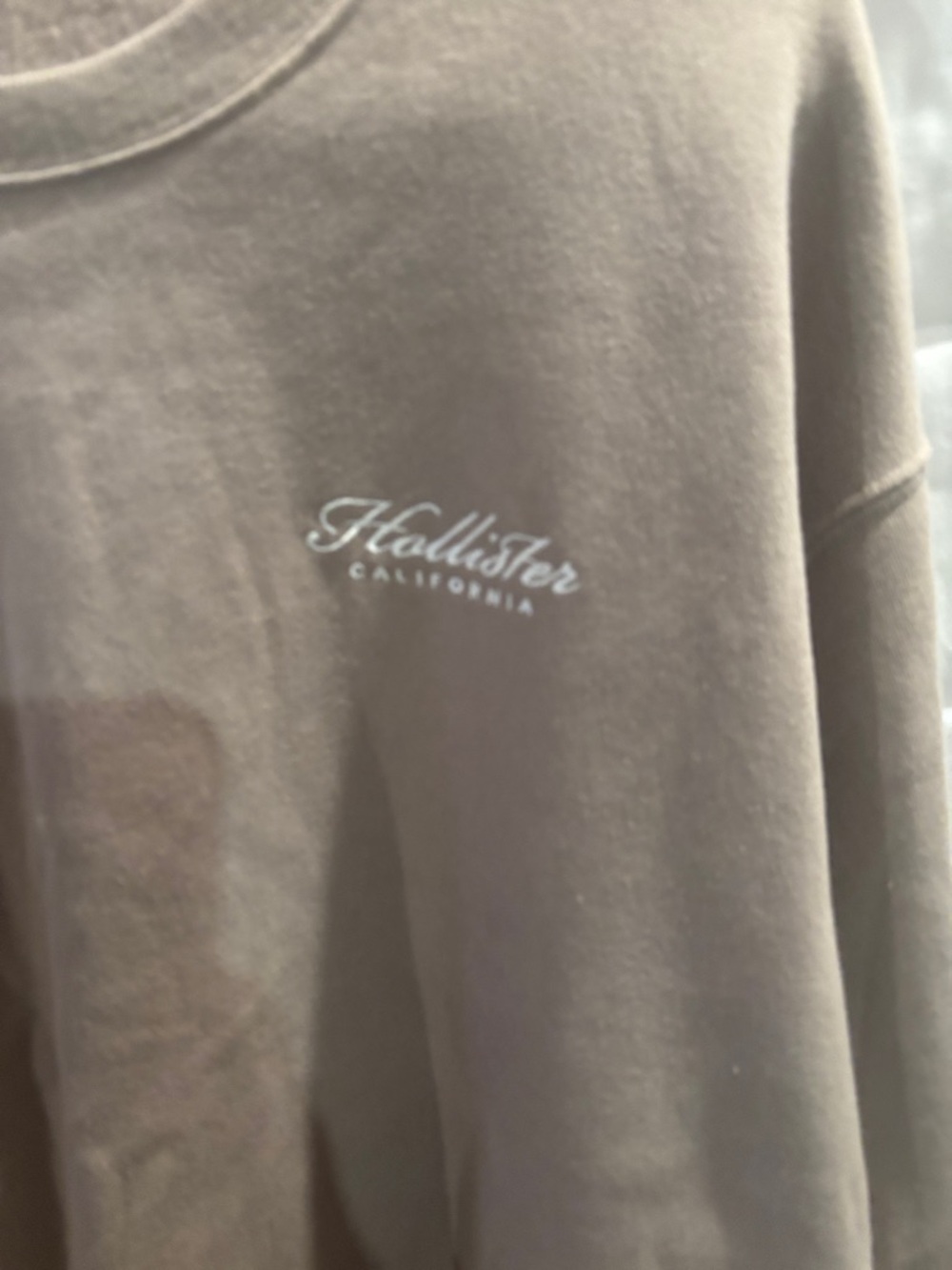 Hollister muted taupe crewneck sweatshirt with white logo - Picture 2 of 5